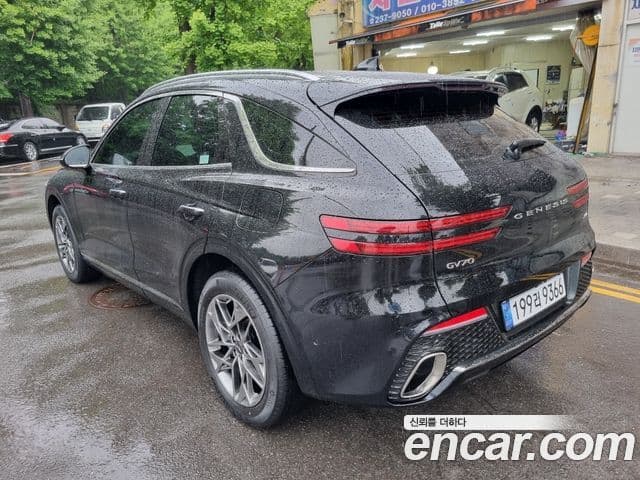 Genesis GV70 4