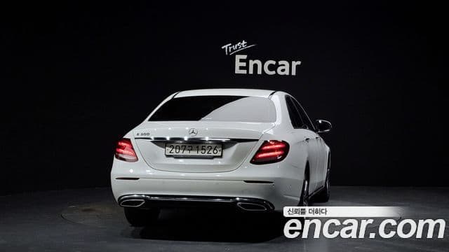 Mercedes-Benz E-Class W213 4