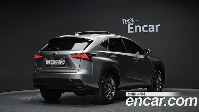 Lexus NX300h 2