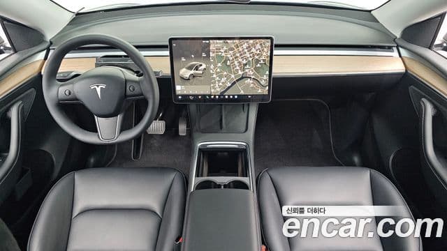 Tesla Model Y 4