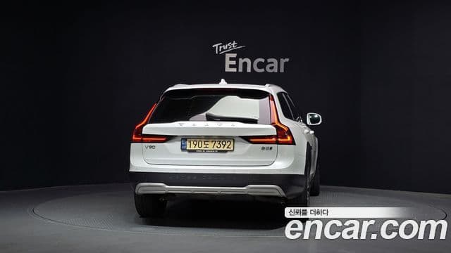 Volvo V90 Cross Country 4