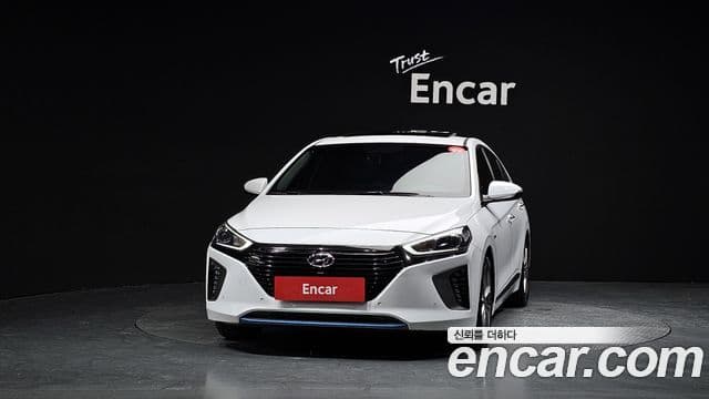 Hyundai Ioniq Hybrid 3