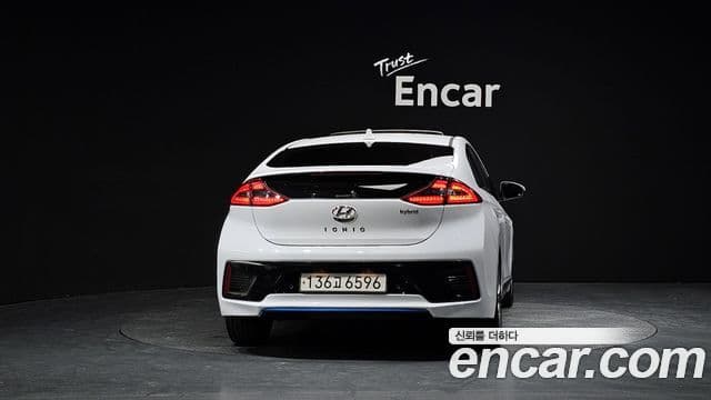 Hyundai Ioniq Hybrid 4