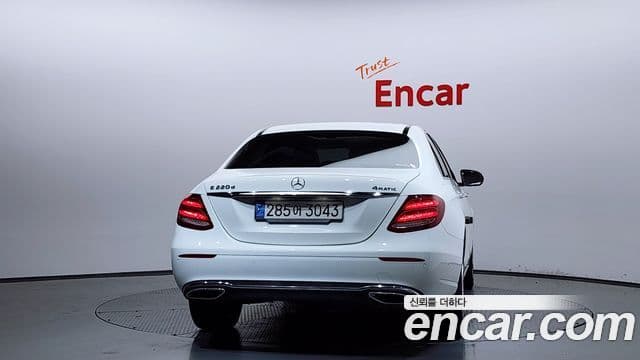 Mercedes-Benz E-Class W213 4