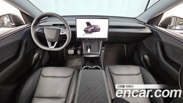 Tesla Model Y 4