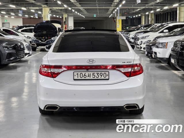 Hyundai Grandeur HG 2