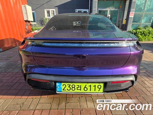 Porsche Taycan 4