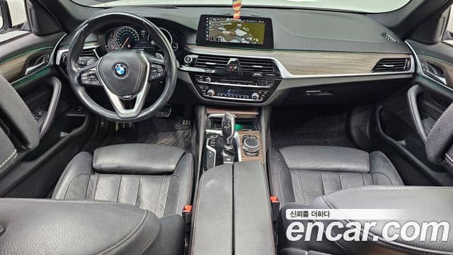 BMW 5 Series (G30) 4