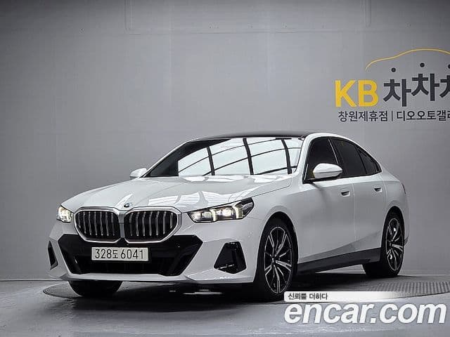 BMW 5 Series (G60) — 1
