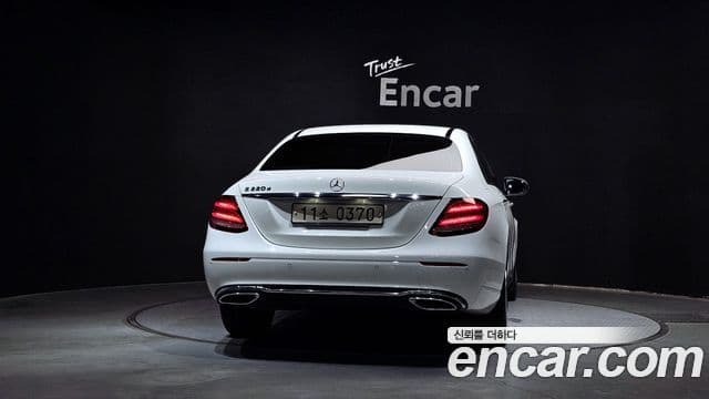 Mercedes-Benz E-Class W213 4