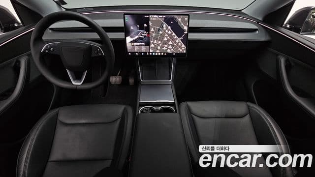 Tesla Model Y 4