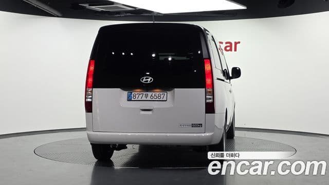 Hyundai Staria 3