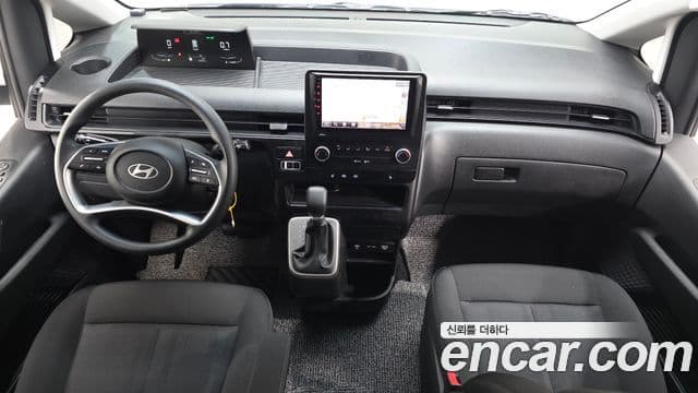 Hyundai Staria 4