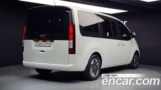 Hyundai Staria 2