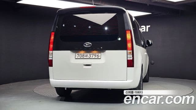 Hyundai Staria 4