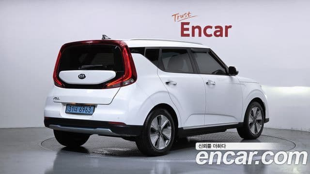 Kia Soul Booster EV 2