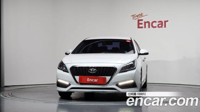 Hyundai LF Sonata Hybrid 3
