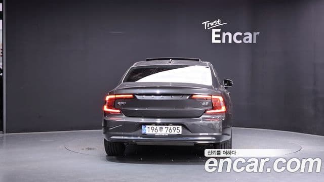 Volvo S90 4