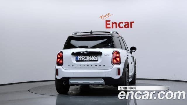 MINI Cooper Countryman 3
