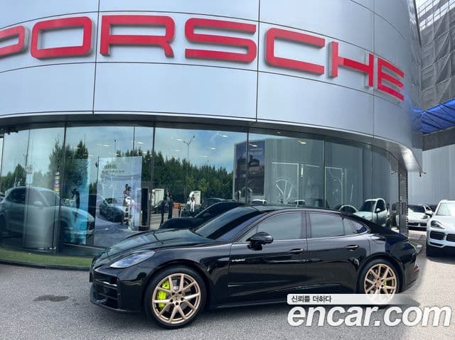 Porsche Panamera (976) — 1