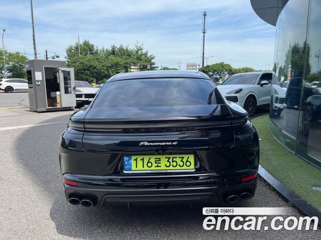 Porsche Panamera (976) 3