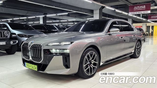 BMW 7 Series (G70) 2