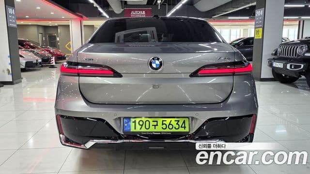 BMW 7 Series (G70) 4