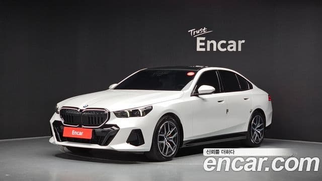 BMW 5 Series (G60) — 1