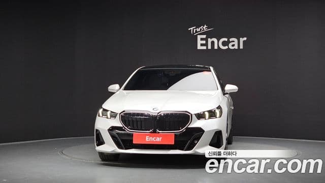 BMW 5 Series (G60) 2
