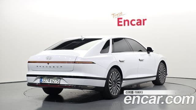 Hyundai Grandeur (GN7) 2