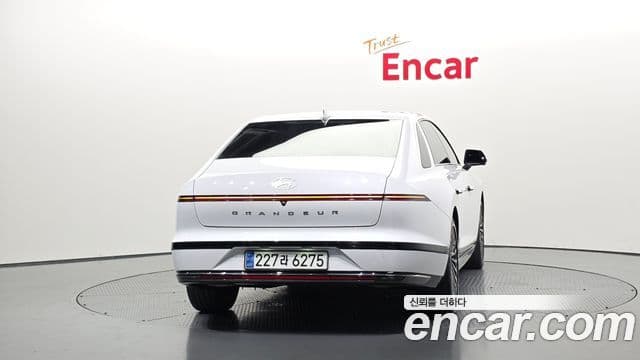 Hyundai Grandeur (GN7) 4