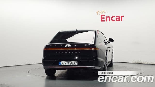 Hyundai Grandeur (GN7) 3