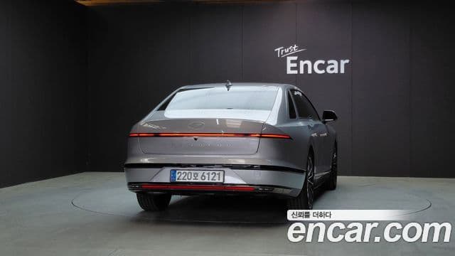 Hyundai Grandeur (GN7) 3