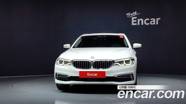 BMW 5 Series (G30) 3