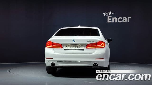 BMW 5 Series (G30) 4