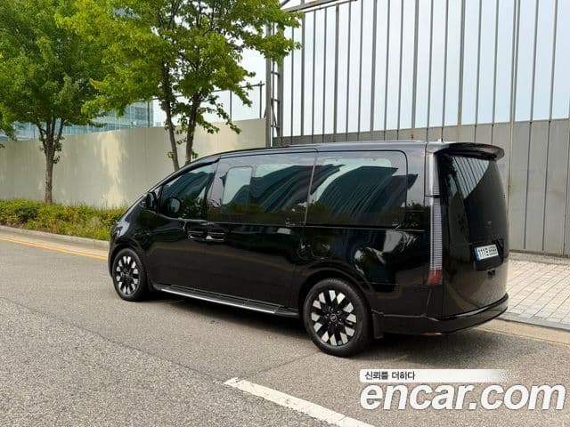 Hyundai Staria 4