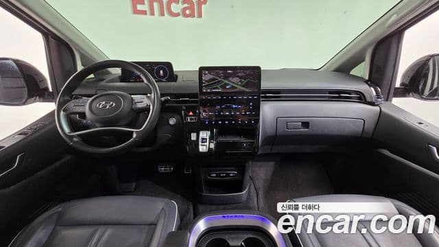 Hyundai Staria 4