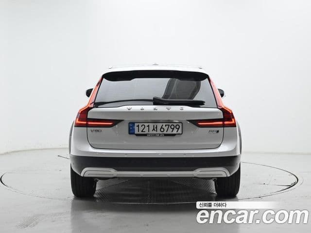 Volvo V90 Cross Country 4