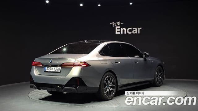 BMW 5 Series (G60) 2