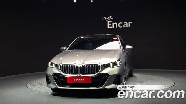 BMW 5 Series (G60) 3