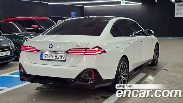 BMW 5 Series (G60) 2