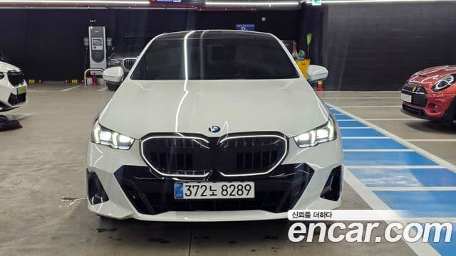 BMW 5 Series (G60) 3