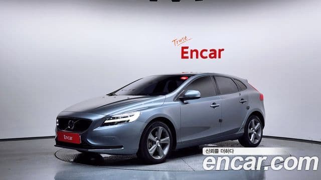 Volvo V40 — 1