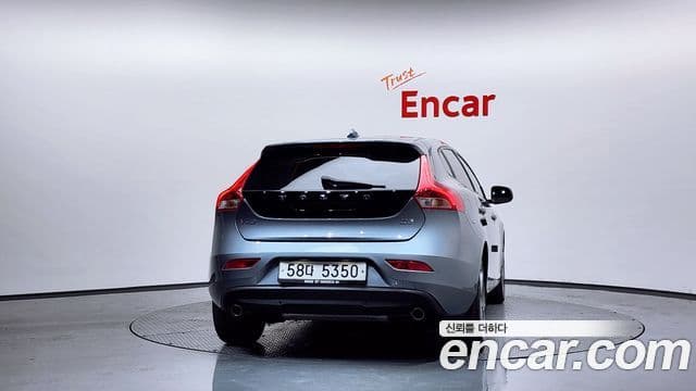 Volvo V40 3