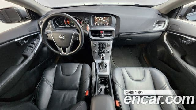 Volvo V40 4