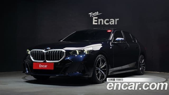 BMW 5 Series (G60) — 1