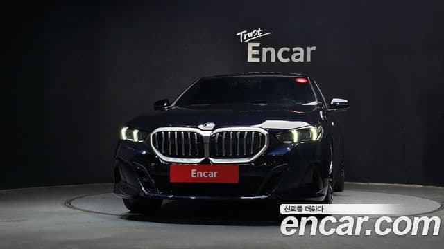 BMW 5 Series (G60) 2
