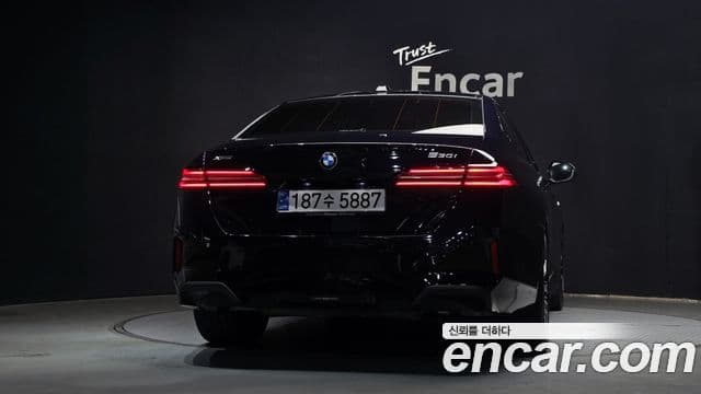 BMW 5 Series (G60) 3