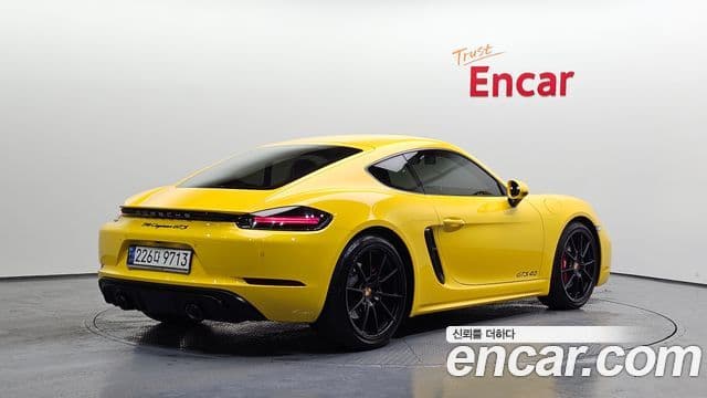 Porsche 718 Cayman 2