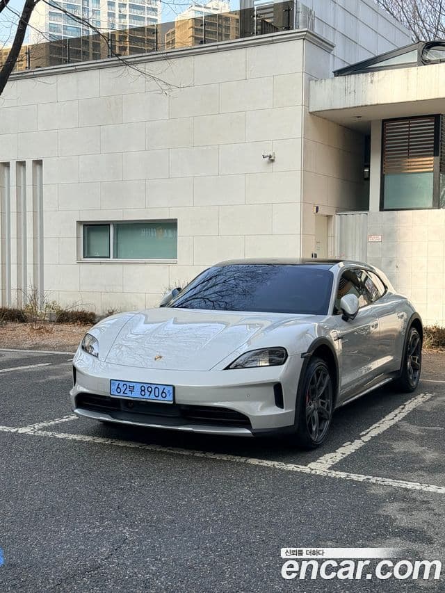 Porsche Taycan 1